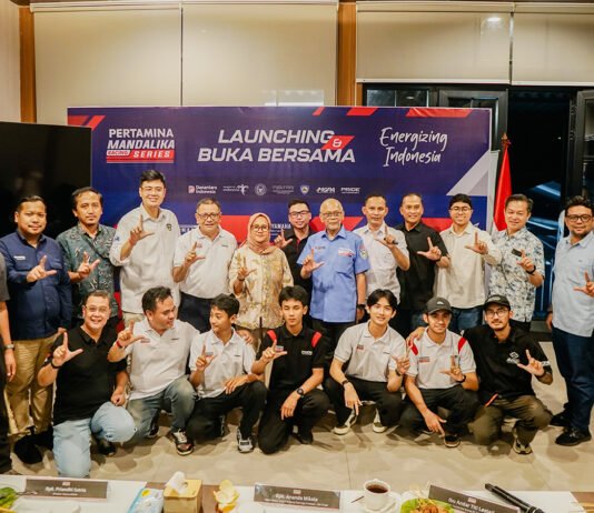 Mandalika Racing Series 2026 Siap Gaspol, Lima Putaran Digelar Sepanjang Tahun Para penyelenggara dan pemangku kepentingan berfoto bersama usai peluncuran Kejurnas Pertamina Mandalika Racing Series 2026 di Jakarta. Foto: MGPA