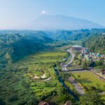 Panorama JSI Resort Megamendung dengan latar pegunungan dari kejauhan