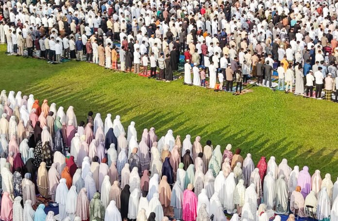Pelaksanaan Sholat idul fitri yang di selenggarakan Muhamamadiyah kota Depok berlokasikan di lapangan HW Beji Timur. Foto: IG @faldyferdiansyah99