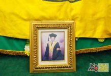 Unpad Kehilangan Guru Besar: Prof. Rachmat Soelaeman Tutup Usia Jenazah Prof. Dr. Rachmat Soelaeman, dr. SpPD-KGH, FINASIM, saat tiba di Masjid Al Jihad Unpad, Jl. Dipati Ukur No. 35 Bandung, pada Jumat 27 Maret 2026. Foto: Dok. Kantor Komunikasi Publik Unpad