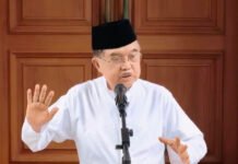 Zakat vs Pajak Ramai Dibahas, JK Tegaskan Wakaf Tak Bisa Ditinggalkan Jusuf Kalla memberikan keterangan kepada wartawan di Jakarta. Foto: Harnas.id
