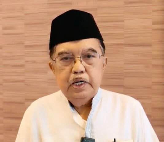 Jusuf Kalla Ajak Masjid se-Indonesia Baca Qunut Nazilah di Salat Jumat Ketua Umum Dewan Masjid Indonesia Jusuf Kalla menyampaikan ajakan doa bersama bagi perdamaian dunia Islam. Foto: Harnas.id