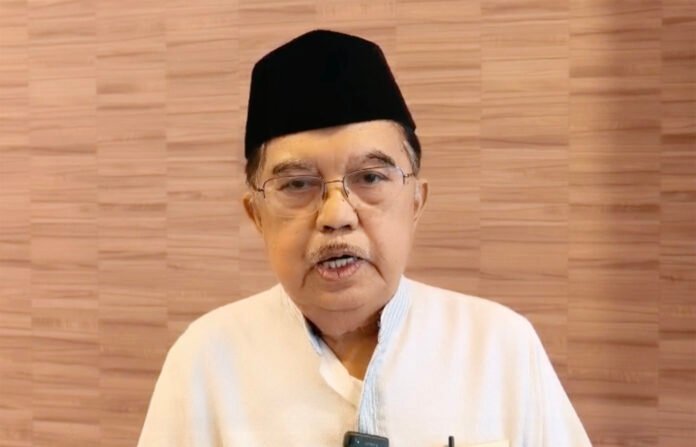 Ketua Umum Dewan Masjid Indonesia Jusuf Kalla menyampaikan ajakan doa bersama bagi perdamaian dunia Islam. Foto: Harnas.id Ketua Umum Dewan Masjid Indonesia Jusuf Kalla menyampaikan ajakan doa bersama bagi perdamaian dunia Islam. Foto: Harnas.id