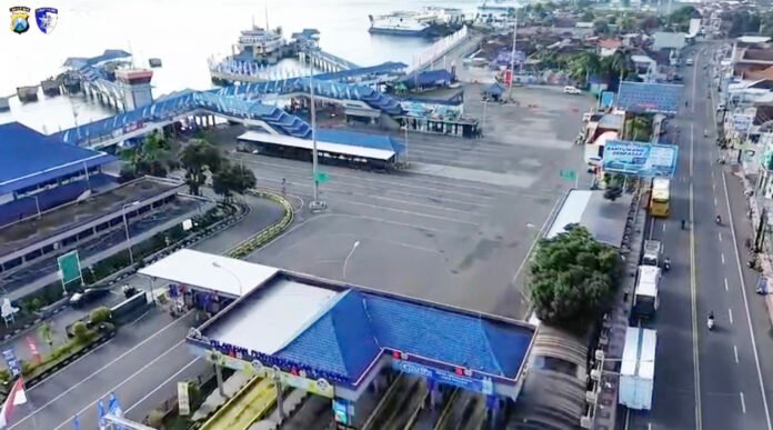 Kondisi lengang kawasan Pelabuhan Ketapang saat penutupan penyeberangan Nyepi. Foto: Polri