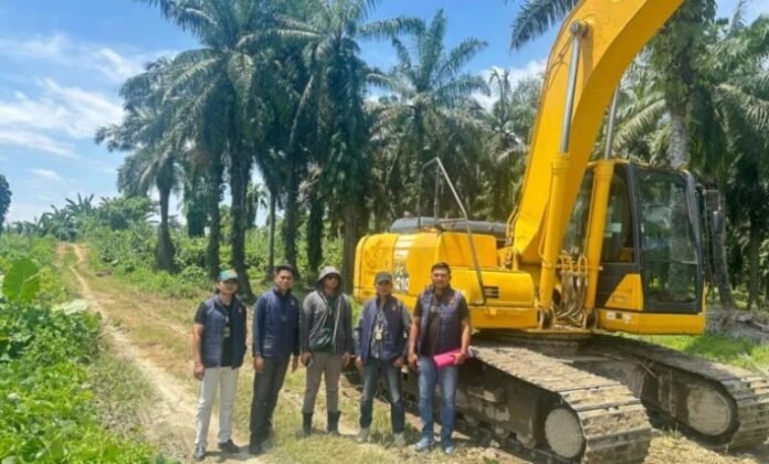 Tim-Subdit-I-Ditreskrimum-Polda-Sulawesi-Barat-Sulbar-resmi-menyita-satu-unit-alat-berat-sebagai-barang-bukti-dalam-kasus-dugaan-pengrusakan-rumah-warga-di-Kabupaten-Pasangkayu.Ist_-768x463