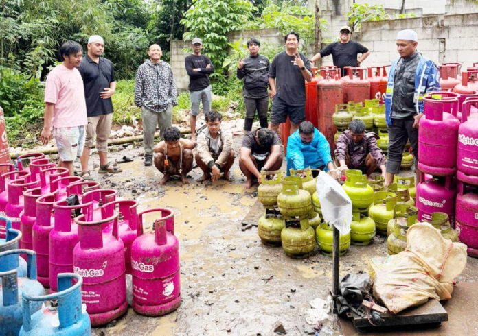Barang bukti tabung LPG hasil penggerebekan di Rumpin, Bogor. Foto: Polri Barang bukti tabung LPG hasil penggerebekan di Rumpin, Bogor. Foto: Polri