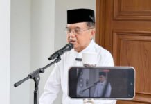 Eskalasi Timur Tengah Jadi Alarm, JK Ingatkan Risiko Energi hingga Ekspor RI Pernyataan Pers Bapak Jusuf Kalla menyikapi eskalasi konflik di Timur Tengah atas Serangan USA - ISRAEL kepada IRAN. Foto: Harnas.id