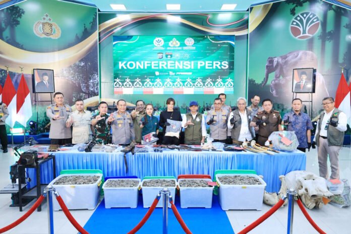 Barang bukti kasus perburuan gajah Sumatera yang diamankan Polda Riau (dok. Polda Riau) Barang bukti kasus perburuan gajah Sumatera yang diamankan Polda Riau (dok. Polda Riau)