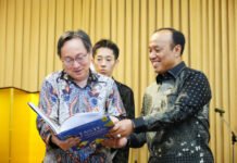 Jejak Rasa Bhayangkara Nusantara Sampai Tokyo, Diplomasi Menu Indonesia Masuk Kedutaan Jepang Wakapolri Komjen Pol. Dedi Prasetyo saat memperkenalkan buku Rasa Bhayangkara Nusantara dalam kegiatan di Jakarta. Foto: Polri