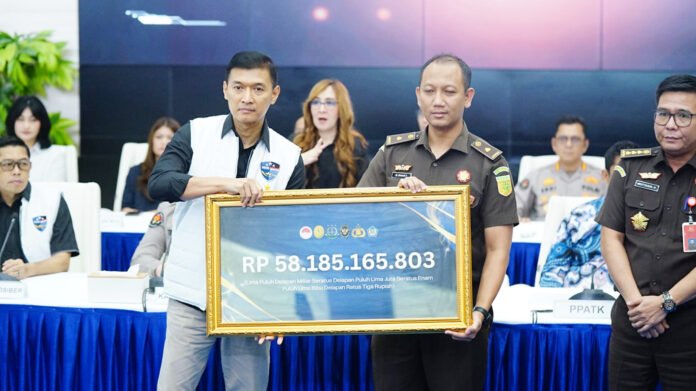 Penyerahan aset hasil kejahatan judi online dari Bareskrim Polri kepada Kejaksaan Agung RI. Foto: Polri