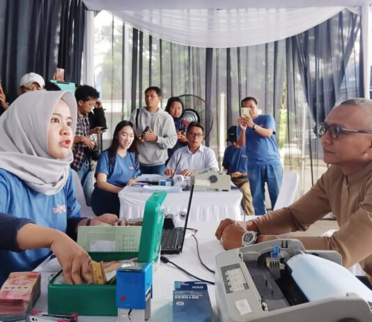 15 Hari Absen, Jenal Mutaqin Kembali Muncul di Balai Kota Bogor Singgung Jalan Rusak dan Dana CSR Wakil Wali Kota Bogor Jenal Mutaqin saat menghadiri Pekan Panutan PBB-P2 dan PKB di Plaza Balai Kota Bogor, Kamis (5/3/2026). Foto: Pemkot Bogor