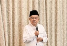 Jusuf Kalla Ingatkan Dampak Konflik Iran: Harga Energi Bisa Naik, Beban Subsidi Negara Membesar Jusuf Kalla menyampaikan keterangan kepada wartawan usai acara buka puasa bersama KAHMI di kediamannya di Jakarta Selatan, Jumat (6/3/2026). Foto: Istimewa