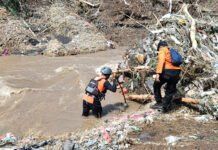 Banjir Bandang Terjang Buleleng Bali, 2 Warga Tewas dan 2 Masih Dicari Petugas gabungan melakukan evakuasi dan pembersihan material lumpur pascabanjir bandang di Desa Banjar, Kabupaten Buleleng, Bali. Foto: BNPB