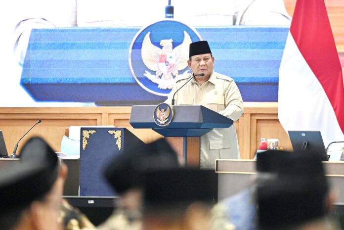 Presiden Prabowo Subianto menyampaikan apresiasi kepada BAZNAS atas penyaluran bantuan kemanusiaan untuk masyarakat Palestina saat pertemuan dengan para ulama di Istana Merdeka, Jakarta. Foto: Dok. BAZNAS