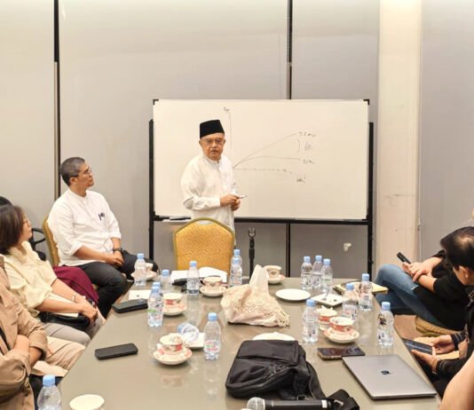 Jusuf Kalla Ingatkan Pemerintah: Banyak Program Penting, Tapi Negara Tetap Harus Pilih Prioritas Wapres ke-10 dan ke-12 RI Jusuf Kalla menyampaikan pandangannya soal prioritas program pemerintah di Jakarta. Foto: Harnas.id