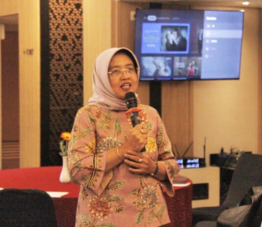 ITS Buka 7.160 Kursi Mahasiswa Baru 2026, Jalur Prestasi hingga Tes Masih Jadi Andalan Wakil Rektor I Bidang Akademik dan Kemahasiswaan Nurul Widiastuti saat memaparkan skema penerimaan mahasiswa baru ITS 2026 dalam Media Strategic Forum di Surabaya. Foto: Humas ITS