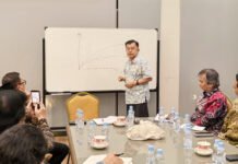 Jusuf Kalla Terima Mantan Dubes, Konflik Timur Tengah Dinilai Mulai Goyang Ekonomi Global Jusuf Kalla menerima pengurus Indonesian Council on World Affairs (ICWA) dalam pertemuan membahas konflik Timur Tengah dan diplomasi Indonesia di Jakarta. Foto: Ist