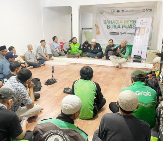 Ojol Mengaji Bahas Masa Depan Gerakan, Ingin Bangun Masjid untuk Para Driver Diskusi komunitas Ojol Mengaji bersama Hidayatullah Jakarta Selatan saat membahas pengembangan gerakan dan gagasan pembangunan masjid bagi driver ojek online. Foto: Istimewa
