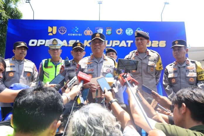 Wakapolri Komjen Pol Dedi Prasetyo memberikan keterangan pers terkait kondisi arus mudik Lebaran 2026. Foto: dok. Humas Polri