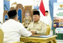 Prabowo, Gibran, dan Kabinet Bayar Zakat di Istana, BAZNAS Himpun Rp3,8 Miliar Presiden Prabowo Subianto menunaikan zakat melalui BAZNAS dalam kegiatan Zakat Istana di Istana Negara, Jakarta. Foto: Humas Baznas