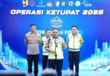 Mudik Baru 25 Persen Keluar Jakarta, Kakorlantas: Jalan Masih Longgar, Fatalitas Turun 45 Persen Kakorlantas Polri Agus Suryonugroho menyampaikan keterangan pers terkait situasi arus mudik Lebaran 2026 di Posko Command Center KM 29 Cikampek. Foto: Polri