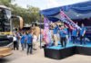 XLSMART Berangkatkan 700 Peserta Mudik Bareng, Retailer hingga Karyawan Pulang Kampung Gratis Direktur & Chief Regulatory Officer XLSMART, Merza Fachys serta Direktur & Chief Commercial Officer XLSMART, David Arcelus Oses bersama jajaran manajemen XLSMART melepas keberangkatan 700 peserta program mudik bareng menuju berbagai kota tujuan di Jawa Barat, Jawa Tengah, DI Yogyakarta, hingga Jawa Timur menggunakan sejumlah armada bus dan kendaraan pribadi dari Cibis Park, Cilandak, Jakarta Selatan, Senin (16/3). Foto: XLSmart