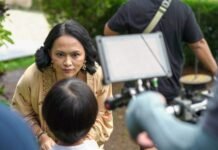 Perjalanan Karier Naya Anindita: Dari Balik Layar Mata Najwa hingga Sutradarai Film Lebaran 2026 Sutradara Naya Anindita kembali hadir dengan film drama keluarga “Tunggu Aku Sukses Nanti” yang dijadwalkan tayang di bioskop Indonesia pada Lebaran 2026. Foto: Harnas.id