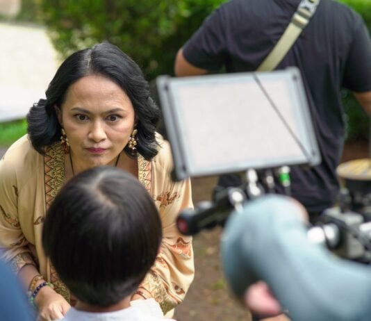 Perjalanan Karier Naya Anindita: Dari Balik Layar Mata Najwa hingga Sutradarai Film Lebaran 2026 Sutradara Naya Anindita kembali hadir dengan film drama keluarga “Tunggu Aku Sukses Nanti” yang dijadwalkan tayang di bioskop Indonesia pada Lebaran 2026. Foto: Harnas.id