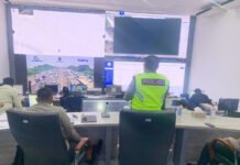 Satgas Ketupat Turun Cek Lapangan: Tol Lancar, Terminal Mulai Dipadati Pemudik Petugas Satgas Operasi Ketupat memantau arus mudik di terminal dan jalur tol. Foto: Polri