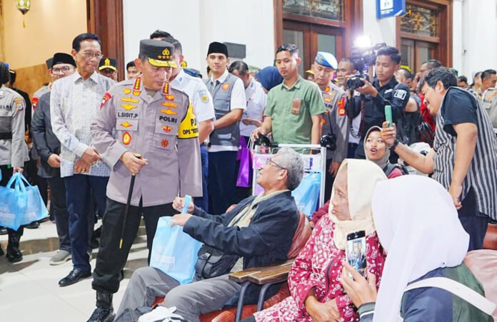 Kapolri meninjau arus mudik di Stasiun Tugu Yogyakarta. Foto: Polri