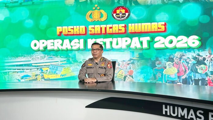 Kombes Pol. Marupa Sagala, Juru Bicara Satgas Humas Operasi Ketupat 2026, memberikan paparan situasi arus mudik Hari Kedelapan. Foto: Div. Humas Polri