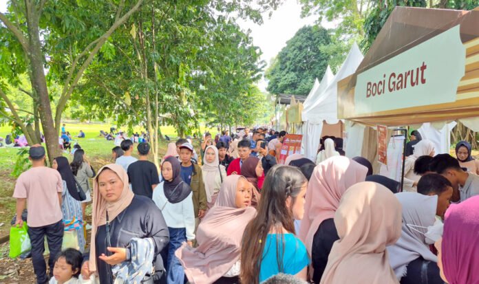 Pengunjung memadati Kebun Raya Bogor saat libur Lebaran 2026. Foto: Harnas.id Pengunjung memadati Kebun Raya Bogor saat libur Lebaran 2026. Foto: Harnas.id