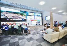 Hari ke-13 Operasi Ketupat 2026 Kamtibmas Kondusif, Arus Balik Mulai Menguat Petugas kepolisian memantau arus lalu lintas selama Operasi Ketupat 2026. Foto: Dok. Polri