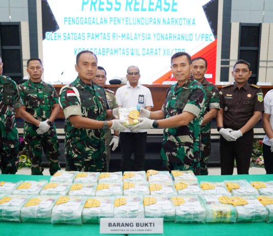 Penyelundupan Sabu 55 Kg Digagalkan di Perbatasan RI–Malaysia, Yonarhanud 1 Kostrad Bertindak Cepat Barang bukti sabu hasil penggagalan penyelundupan di perbatasan RI–Malaysia. Foto: Kostrad
