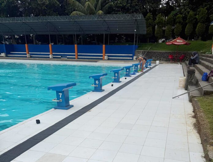 Kondisi Kolam Renang Mila Kencana usai revitalisasi yang menuai sorotan. Foto: Harnas.id Kondisi Kolam Renang Mila Kencana usai revitalisasi yang menuai sorotan. Foto: Harnas.id