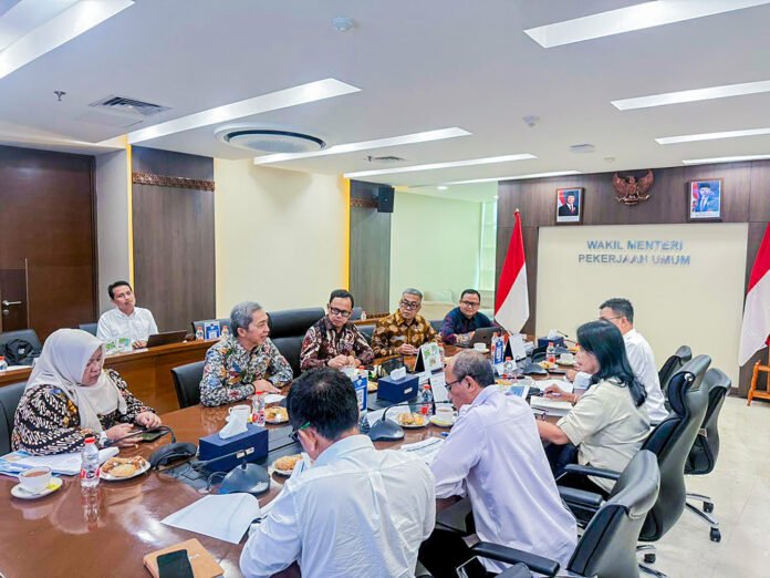 Pertemuan Wali Kota Bogor Dedie Rachim dengan Wamen PU Diana Kusumastuti. Foto: Dok. Kemen PU Pertemuan Wali Kota Bogor Dedie Rachim dengan Wamen PU Diana Kusumastuti. Foto: Dok. Kemen PU