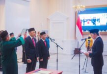 Dedie Rachim Lantik Dua Direksi Baru Perumda Tirta Pakuan, Siap Akselerasi Program Strategis Wali Kota Bogor Dedie Rachim Melantik Direksi Baru Perumda Tirta Pakuan. Foto: Dok. Pemkot Bogor