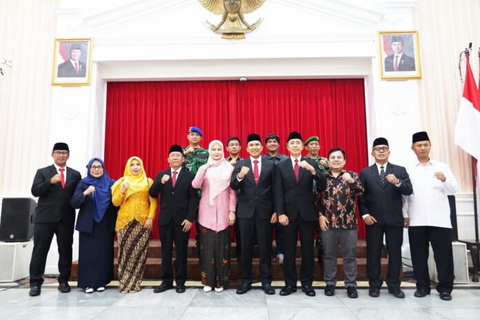 Ketua DPRD Kota Bogor menghadiri pelantikan direksi Perumda Tirta Pakuan di Balai Kota. Foto: Pemkot Bogor Ketua DPRD Kota Bogor menghadiri pelantikan direksi Perumda Tirta Pakuan di Balai Kota. Foto: Pemkot Bogor