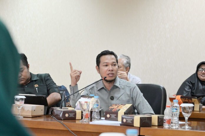 Anggota DPRD Kota Bogor Dedi Mulyono saat menyampaikan keterangan terkait program SPPG. Foto: Pemkot Bogor Anggota DPRD Kota Bogor Dedi Mulyono saat menyampaikan keterangan terkait program SPPG. Foto: Pemkot Bogor