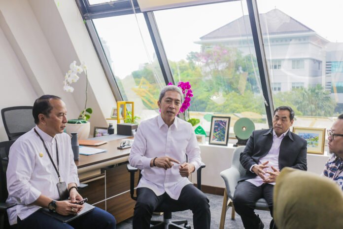 Wali Kota Bogor Dedie A. Rachim berdiskusi terkait percepatan pembangunan PSEL Bogor Raya. Foto: Pemkot Bogor
