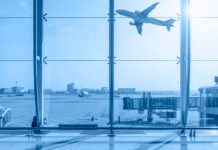 Salah Berita Soal Penerbangan, ANTARA Minta Maaf dan Tarik Konten Ilustrasi Aktivitas di area bandara terkait isu penerbangan. Image: Freepik