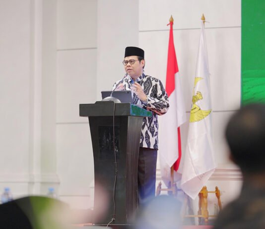 BAZNAS Tegaskan Dana Zakat Tak Dipakai untuk Program Makan Bergizi Gratis Pimpinan Bidang Pengumpulan BAZNAS RI Rizaludin Kurniawan saat menyampaikan keterangan terkait pengelolaan ZIS. Foto: Humas Baznas