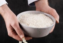 Besaran Zakat Fitrah 2026 di Jawa Barat Resmi Dirilis, Cek Nominal di Kota dan Kabupaten Anda Ilustrasi beras sebagai bahan pokok yang menjadi acuan perhitungan zakat fitrah. Image: dok/Freepik