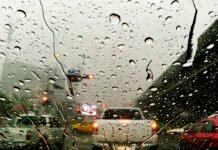 BMKG Keluarkan Peringatan Dini 2–4 Maret: Sejumlah Wilayah Siaga Hujan Sangat Lebat Ilustrasi hujan lebat disertai angin kencang. Foto: Freepik