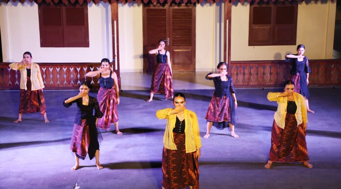 Balai Budaya Condet Angkat Realita Perempuan Betawi Lewat Tari “Ampu Empuan” Pertunjukan tari “Ampu Empuan” di Balai Budaya Condet, Jakarta. Foto: Harnas.id