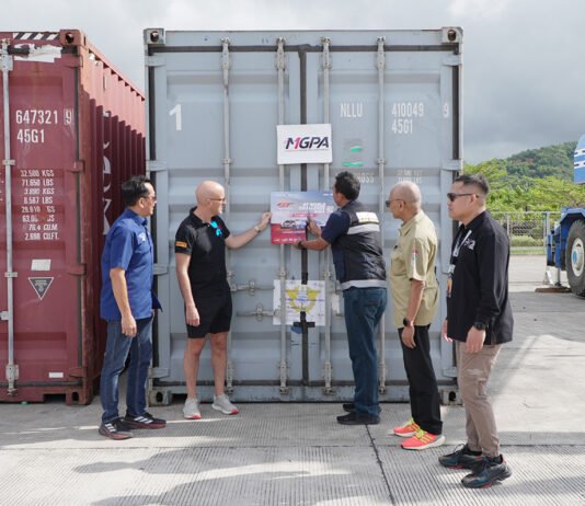 Puluhan Kontainer Mendarat di Mandalika, Tanda Persiapan Balap Internasional Makin Dekat Kontainer logistik balap tiba di area Sirkuit Mandalika menjelang ajang internasional. Foto: MGPA