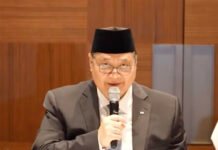 Per 1 April 2026 ASN Resmi WFH Tiap Jumat, Pola Kerja Baru Mulai Diterapkan Paparan kebijakan WFH ASN oleh Menko Perekonomian dalam konferensi pers. Foto: Sekretariat Presiden