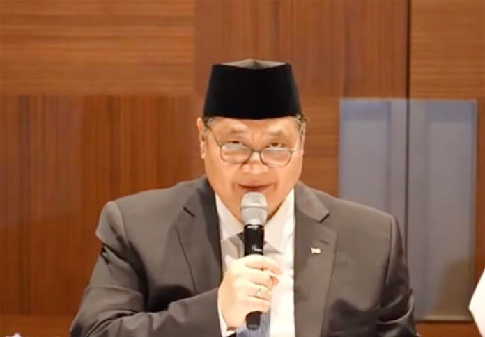 Paparan kebijakan WFH ASN oleh Menko Perekonomian dalam konferensi pers. Foto: Sekretariat Presiden Paparan kebijakan WFH ASN oleh Menko Perekonomian dalam konferensi pers. Foto: Sekretariat Presiden