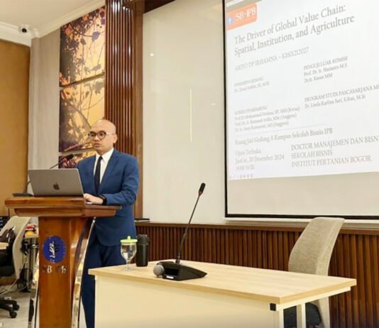 Harga Komoditas Naik Lagi, Ratusan Triliun Potensi Negara Diduga Bocor: PRRT Jadi Sorotan Ekonom INDEF Dr. Ariyo DP Irhamna saat menyampaikan paparan dalam sebuah diskusi ekonomi dan kebijakan fiskal di Jakarta. Foto: Instagram Universitas Paramadina