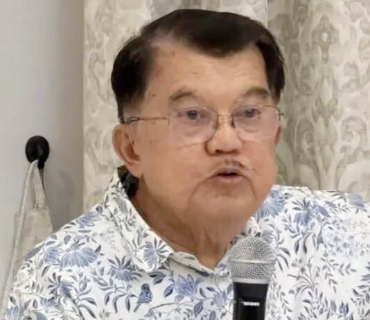 Potongan Ceramah Jusuf Kalla Dipersoalkan, Narasi Terpotong Dinilai Picu Salah Tafsir Wapres ke-10 dan ke-12 RI Jusuf Kalla saat konferensi pers di kediamannya, Jakarta Selatan. Foto: Istimewa